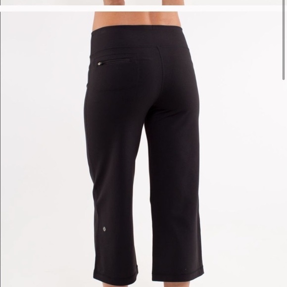 lululemon athletica Pants - 𝅺Lululemon Yoga Pant. Cropped wide leg yoga in black size 4.